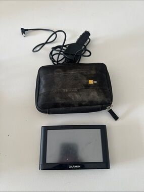 Garmin Black GPS Navigator with Black Carry Case and Car Charger